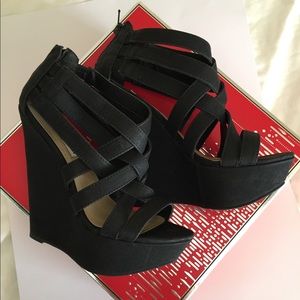 Steve Madden wedge - size 6